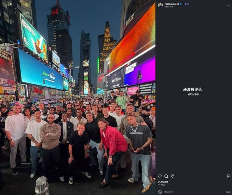 谁是大哥？曼联官方晒照：利马和梅西赤裸上身在球员通道相拥